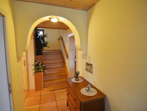 House | Reception - Modern Holiday Home in Schönberg with Hot Tub (Sankt-Vith)