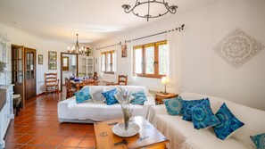 TV, fireplace, DVD player - Casa de los Sueños Villanueva del Rosario by Ruralidays (Málaga)