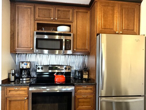 Kaunis 3BED 2-kylpyhuoneisto lähellä Canyons Baseä, 5 minuutin kävelymatkan päässä hisseistä!