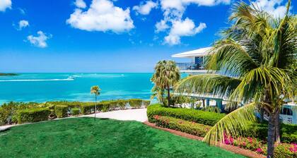 ** NEUE EIGENTÜMER-SPEZIALITÄTEN ** Waterfront Dream Condo mit Panoramablick, Zugang zum Dock