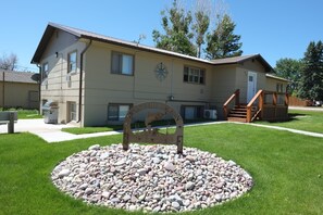 Property grounds - Freshly Remodeled 2 Bedroom, Full Kitchen, living Room Suite, in Cascade unit #4 (Cascade,)