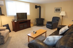 TV, fireplace, stereo
