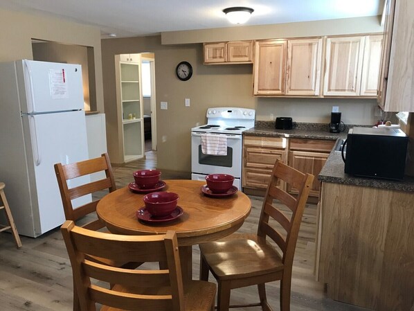 Fridge, microwave, oven, stovetop - Freshly Remodeled 2 Bedroom, Full Kitchen, living Room Suite, in Cascade unit #4 (Cascade,)