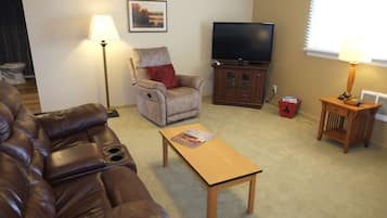 TV, fireplace, stereo