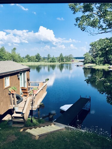 Come relax in a Tranquil Cottage on Island Lake! 