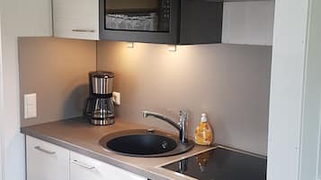 KĂŒhlschrank, Mikrowelle, Ofen, Herdplatte