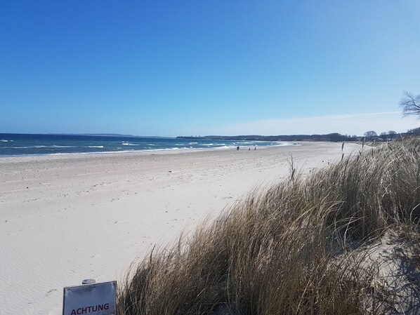 Plage à proximité, chaise longue