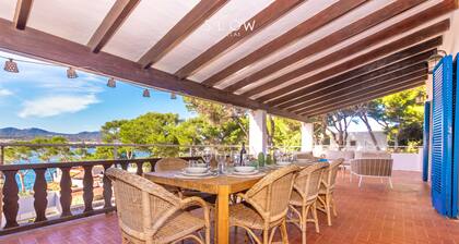 Ca Na Marieta House next to the beach with sea views and large garden