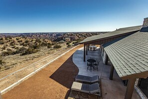 Outdoor dining - Lighthouse cabin West Rim (Canyon)