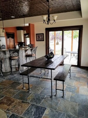 Dining - Stunning 3200 sq ft home on 16 acre horse property, mountain views (Belgrade)