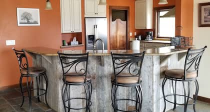 Stunning 3200 sq ft home on 16 acre horse property, mountain views