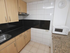 Fridge, microwave, oven, coffee/tea maker - 115 - CATALUÑA 92 - 212 One-Bedroom Apartment + Cabin (SALOU)