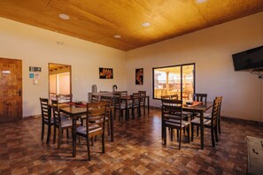 Desayuno continental todos los días (con cargo) 