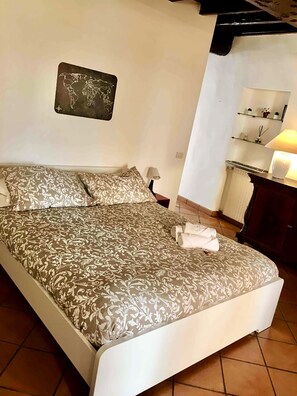 1 bedroom, desk, iron/ironing board, free WiFi