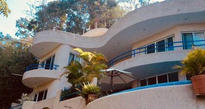 Penthouse Apartment con vista al mar y a las montañas en casa elegante