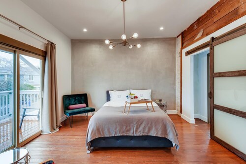  SJ4 Exclusive  Private Historic Contemporary suites 