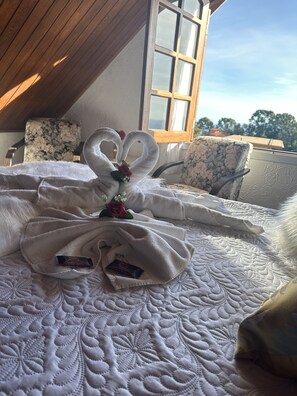 Classic Suite | Minibar, free WiFi, bed sheets - Pousada Village Pôr do Sol (Campos do Jordão)