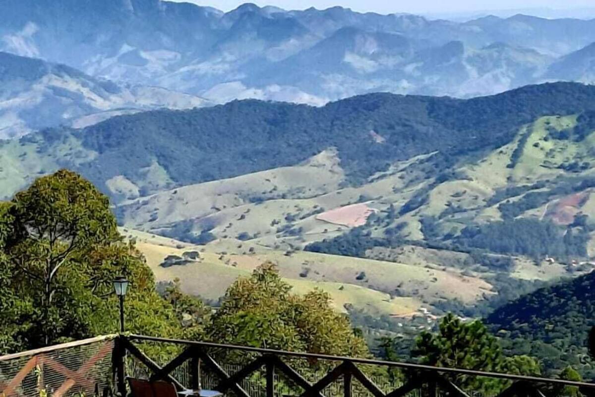 8 quartos, frigobar, Wi-Fi de cortesia, roupa de cama