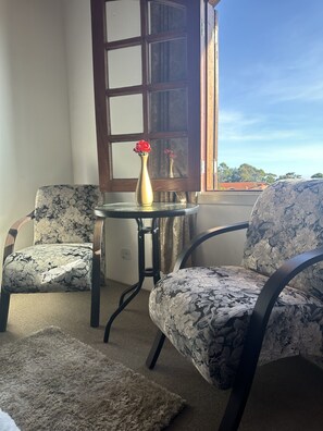 Suíte clássica | 8 quartos, frigobar, Wi-Fi de cortesia, roupa de cama