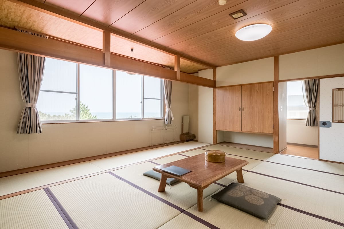 Japanese Room with Shared Washroom (7 pax) Smoking