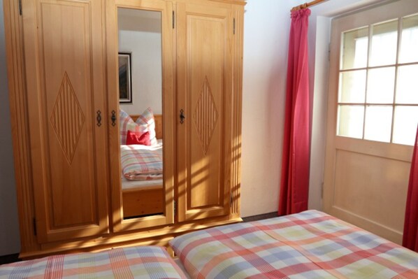 1 chambre, fer et planche à repasser, accès à Internet (gratuit)
