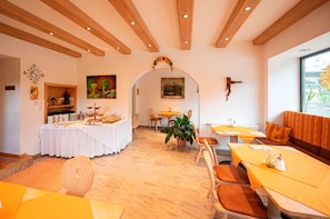 Dining - Apartment for 1-2 people, separate bedroom, shower / toilet, balcony, 40 sqm (Schönau am Königssee)