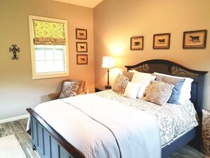 1 bedroom, iron/ironing board, free WiFi, bed sheets - BirdDog Farm Cabin #2       (Dixon Springs)