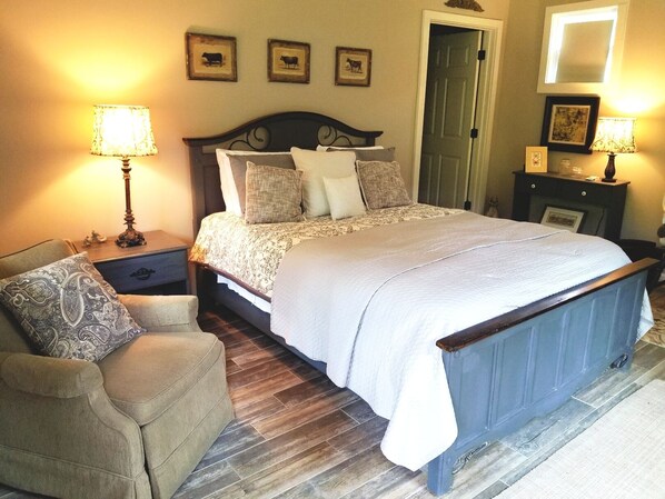 1 bedroom, iron/ironing board, free WiFi, bed sheets - BirdDog Farm Cabin #2       (Dixon Springs)