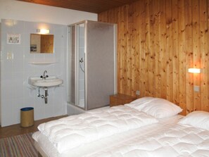 12 Schlafzimmer, Reisekinderbett, kostenloses WLAN