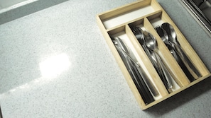 Family Studio | Private kitchen | Full-size fridge, microwave, coffee/tea maker, electric kettle - Modern Studio (Seoul)