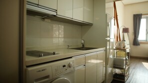 Family Studio | Private kitchen | Full-sized fridge, microwave, coffee/tea maker, electric kettle - Modern Studio (Seoul)