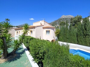 Exterior - Beautiful private villa for 13 people with private pool, A/C, WIFI, TV, terrace and pets allowed (Calpe)