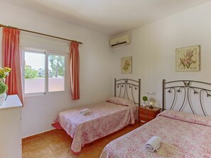 3 bedrooms, travel crib, free WiFi