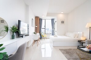 Studio – standard | Safe på rommet, skrivebord, skrivebord for bærbar PC og lydisolert