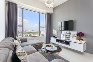 Apartamento, 2 quartos | Área de estar | TV de tela plana 43 polegadas com canais a cabo, TV, Netflix