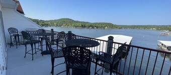 4 bed / 3 bath Lakeview Condo