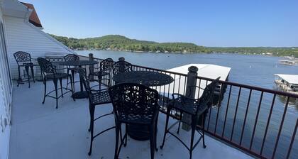 4 bed / 3 bath Lakeview Condo