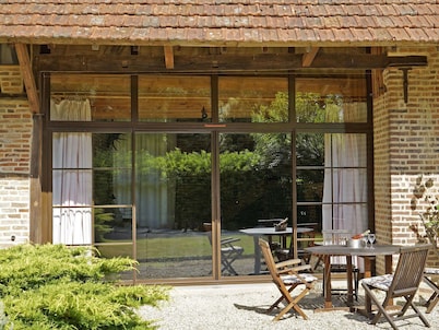 Beautiful private villa for 8 people with A/C, private pool, WIFI, TV, terrace and pets allowed