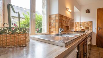 Micro-ondes, four, lave-vaisselle