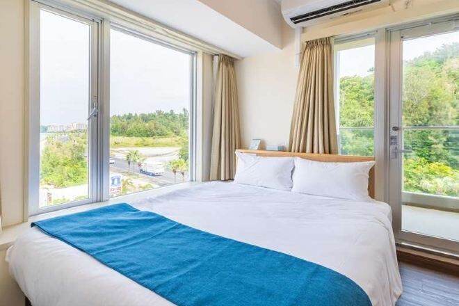 Wifi gratis y ropa de cama