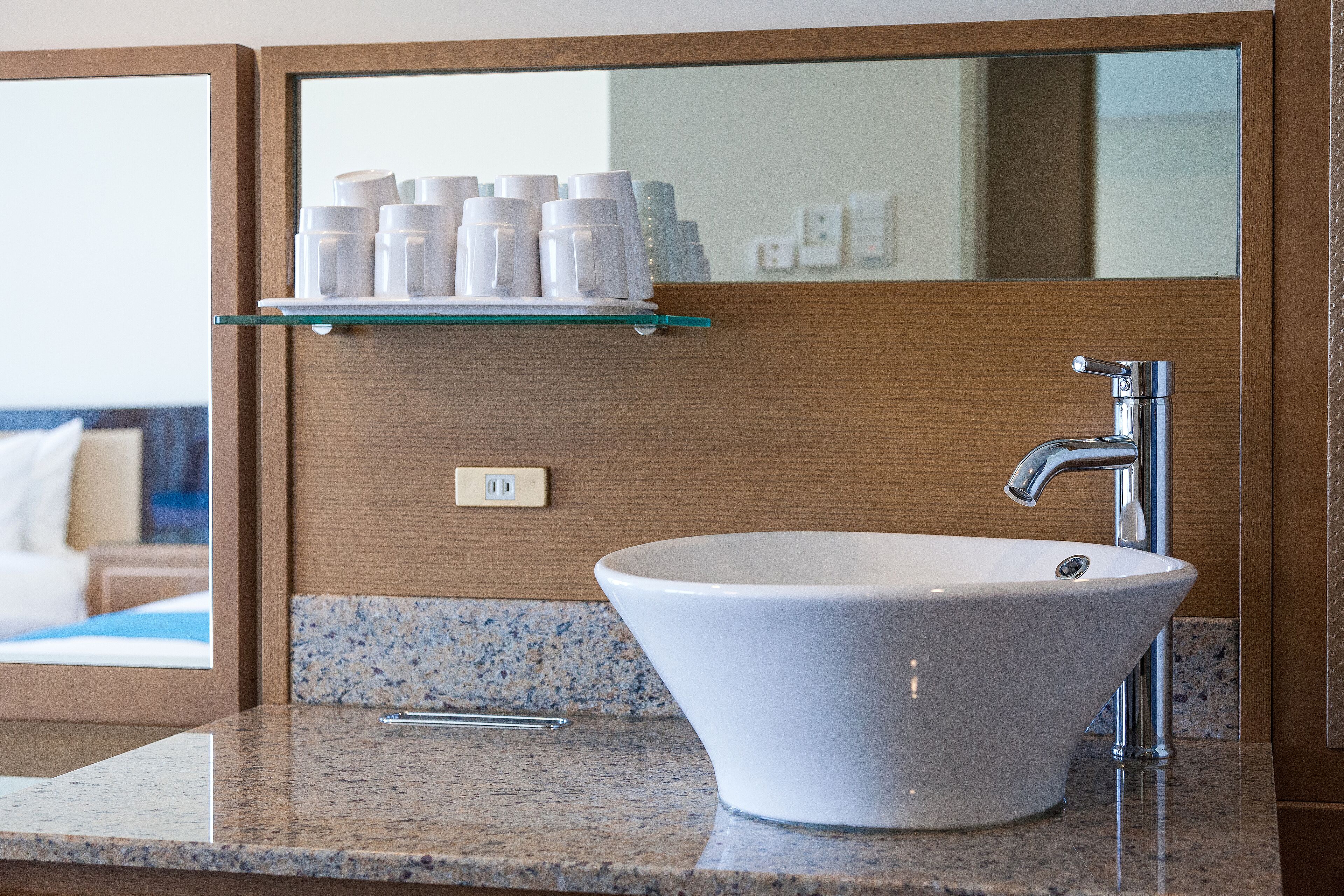 lch. suite room | free wifi, bed sheets