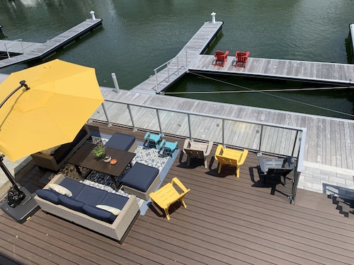 Luxurious Lake front Island Twnhome Friday Harbour