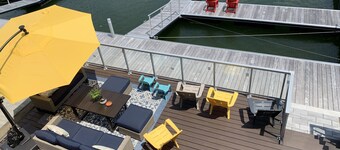 Luxurious Lake front Island Twnhome Friday Harbour