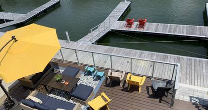 Luxurious Lake front Island Twnhome Friday Harbour