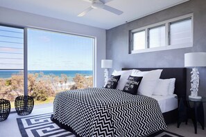 6 bedrooms, desk, iron/ironing board, free WiFi - Beachfront Hideaway (Sunrise Beach)