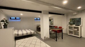 2 makuuhuonetta, silitysrauta/-lauta, ilmainen Wi-Fi