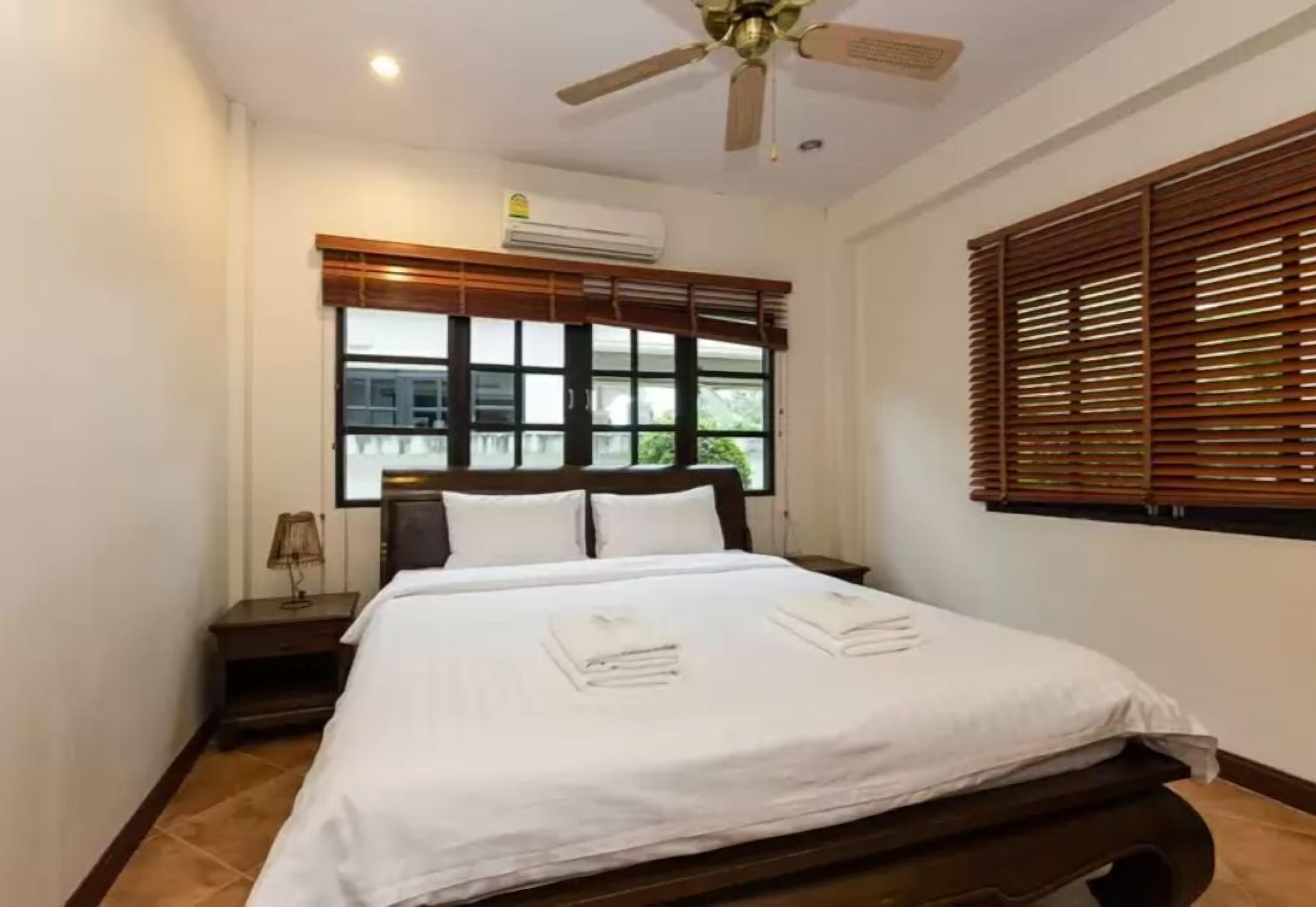 4 slaapkamers, een strijkplank/strijkijzer, wifi, beddengoed