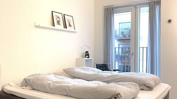 2 bedrooms, iron/ironing board, travel crib, free WiFi