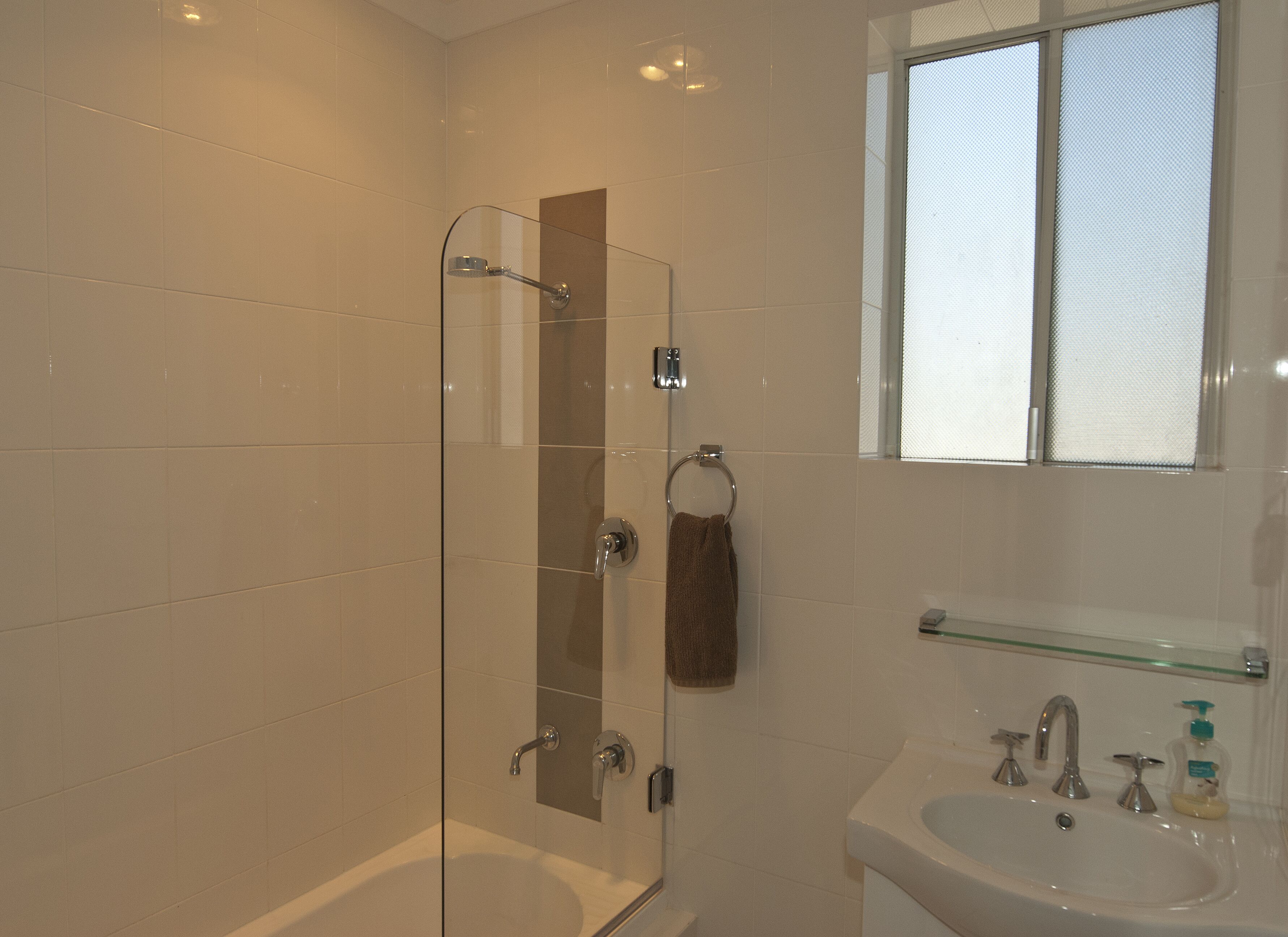Private Vacation Home | Bathroom shower