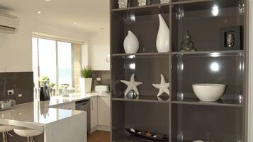 Casa (Private vacation) | Cocineta privada | Refrigerador con congelador, microondas, horno y parrilla de estufa